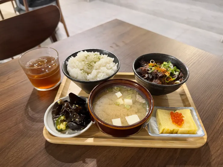 燉煮黑鮪魚喉定食   300元