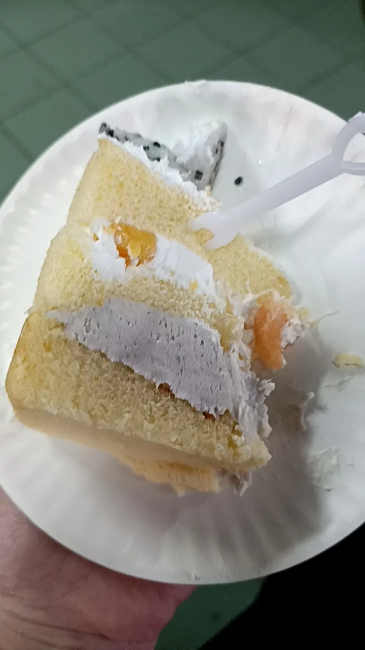 舅舅生日,表妹買了一個蛋糕