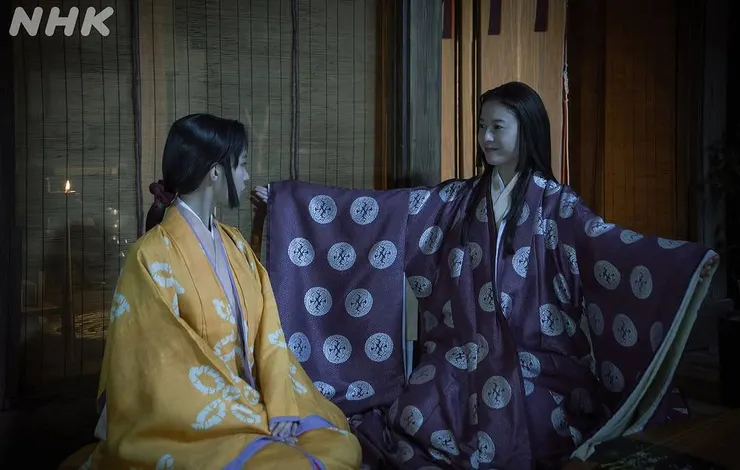 來，媽媽抱一個