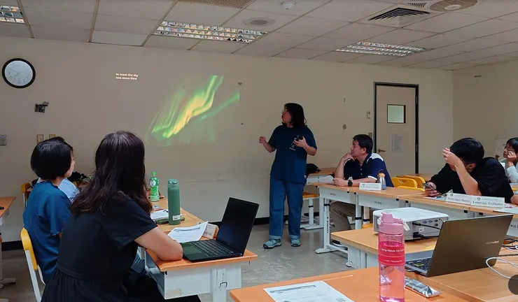 那天的主題是「極光」,講的不是旅遊,而是「人心裡閃過的光」。