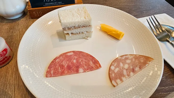 有我很愛的茶會版本鮪魚三明治!