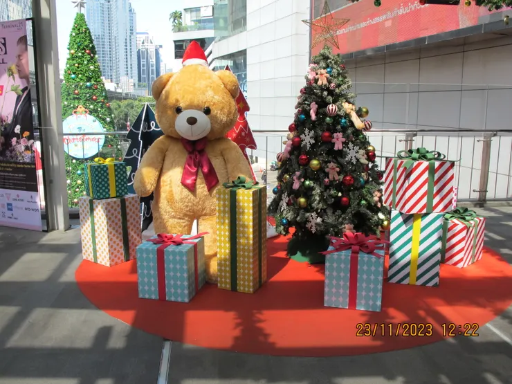 這商場的捨得花心思和錢裝飾。