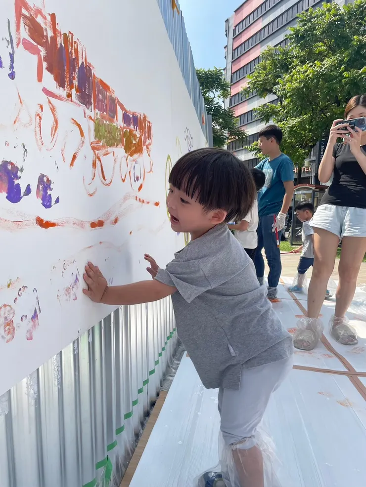 「emo人生」邀請不同世代一同共同創作、分享自己的感受。