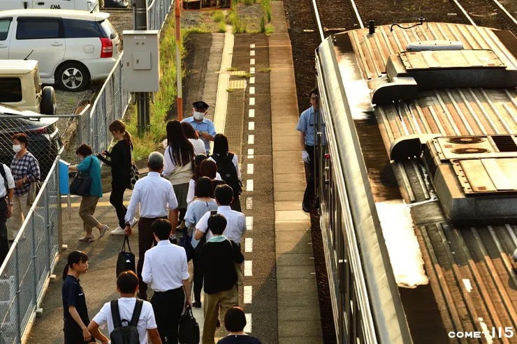 車長身兼站務員剪收票是四國特殊的鐵道文化