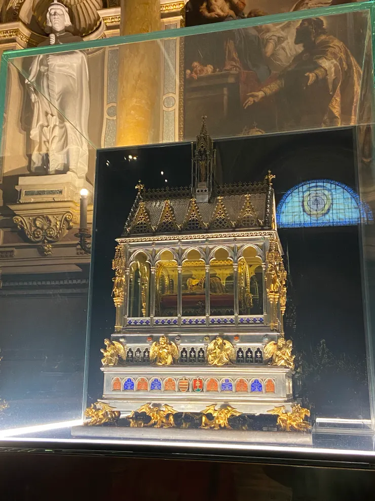 剛好有人投錢才會亮燈,有看到黃金右手的手指們嗎?