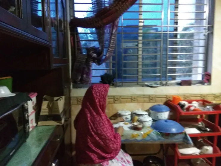 這家人家大多已經移民到加拿大了 只剩下少數家人及 佣人在孟加拉等著移民通知