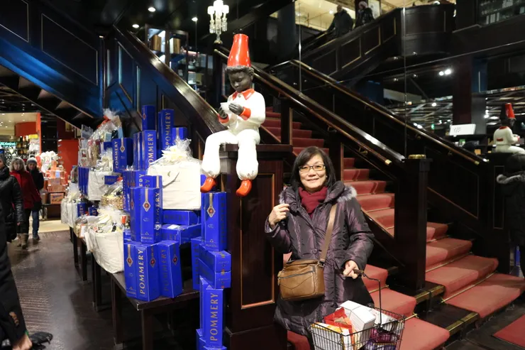 2017奧地利,回台前帶她來維也納小紅帽大採購