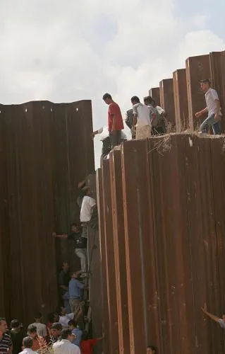 加薩走廊人民往邊境逃亡〈韓國聯合新聞〉