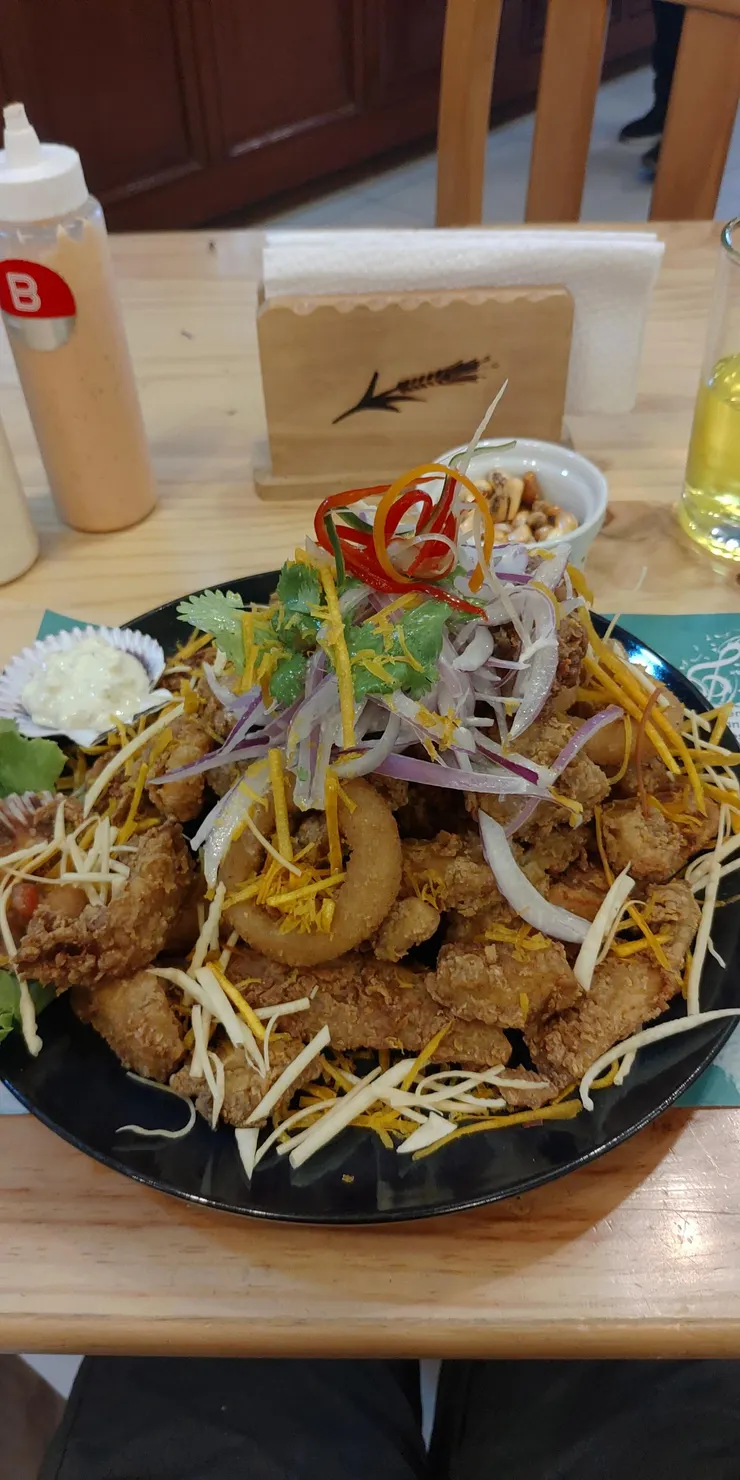 一百多台幣左右，就有扎扎實實的海鮮拼盤！