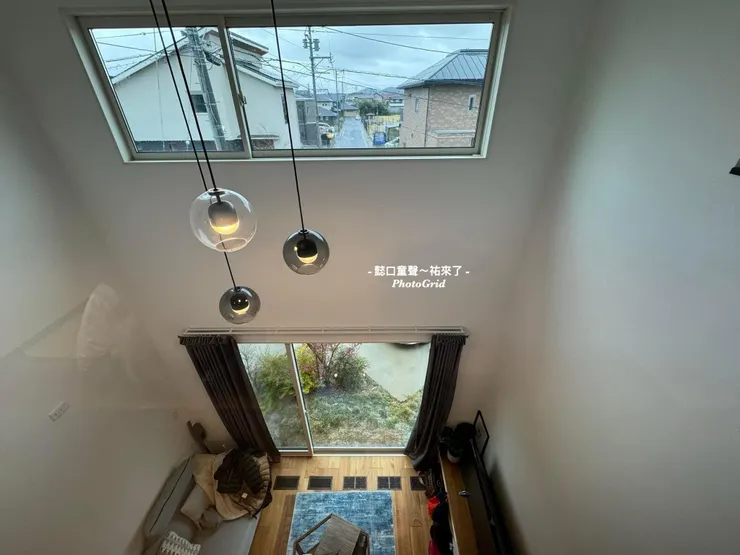 非常喜愛從主臥往外往下看的這個空間。