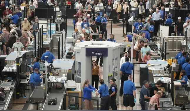 Labor Day長週末機場人山人海(照片來源:美聯社)
