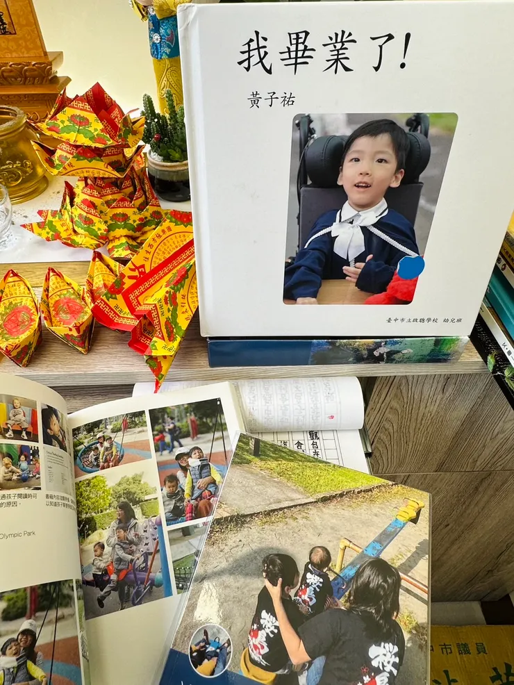 朋友說,祐先從地球上畢業,是資優生所以先到另一個境界。這樣稍微安慰了當時的我。