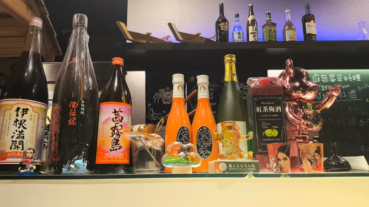 店內擺設的酒瓶
