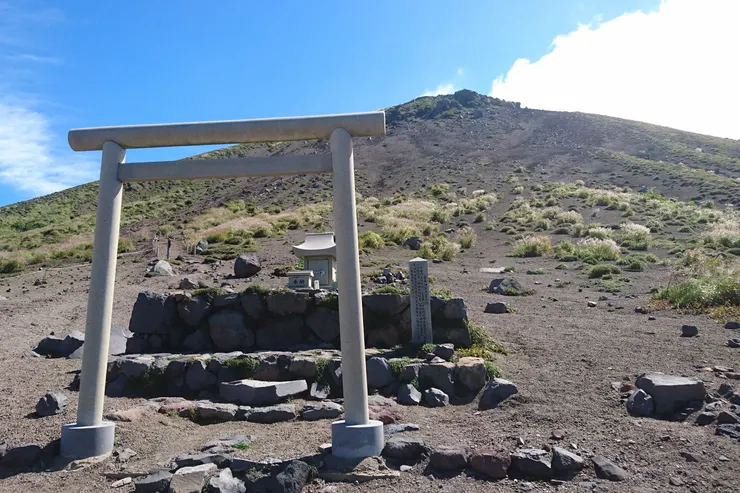 霧島神宮的舊址在高千穗山上,需爬山2小時才能看到。圖/霧島神宮官網