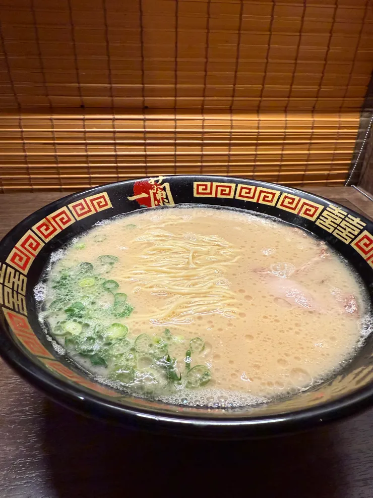 這碗沒喝完湯,看不到碗底字樣