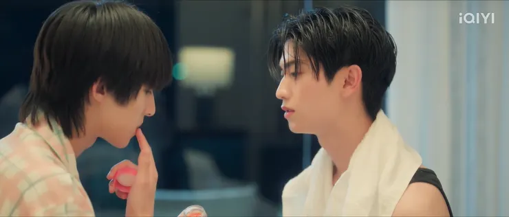 Muenfah一副超想親的樣子阿!!!