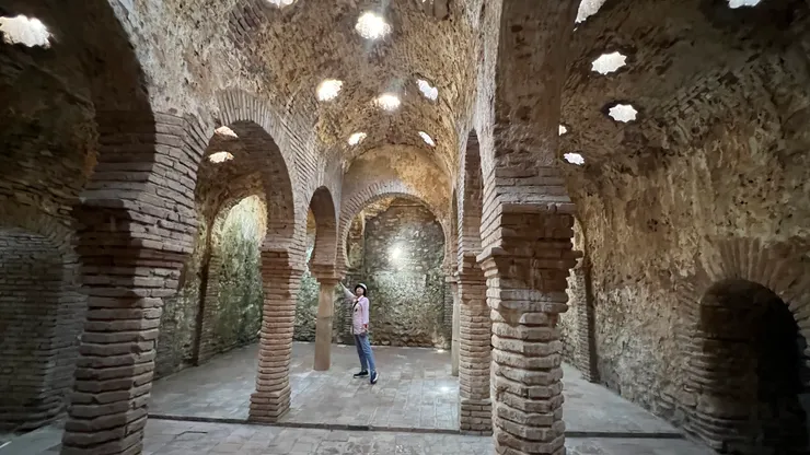 天窗在太陽下的光影令人著迷