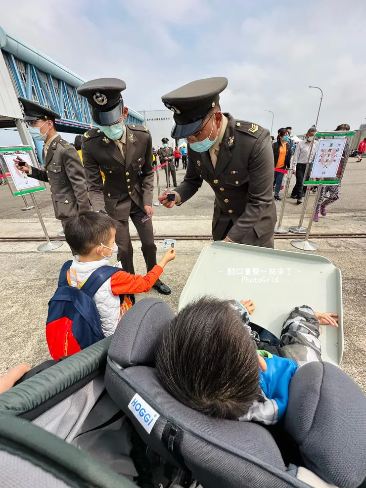 備好證件在入口處給國軍弟兄檢查。