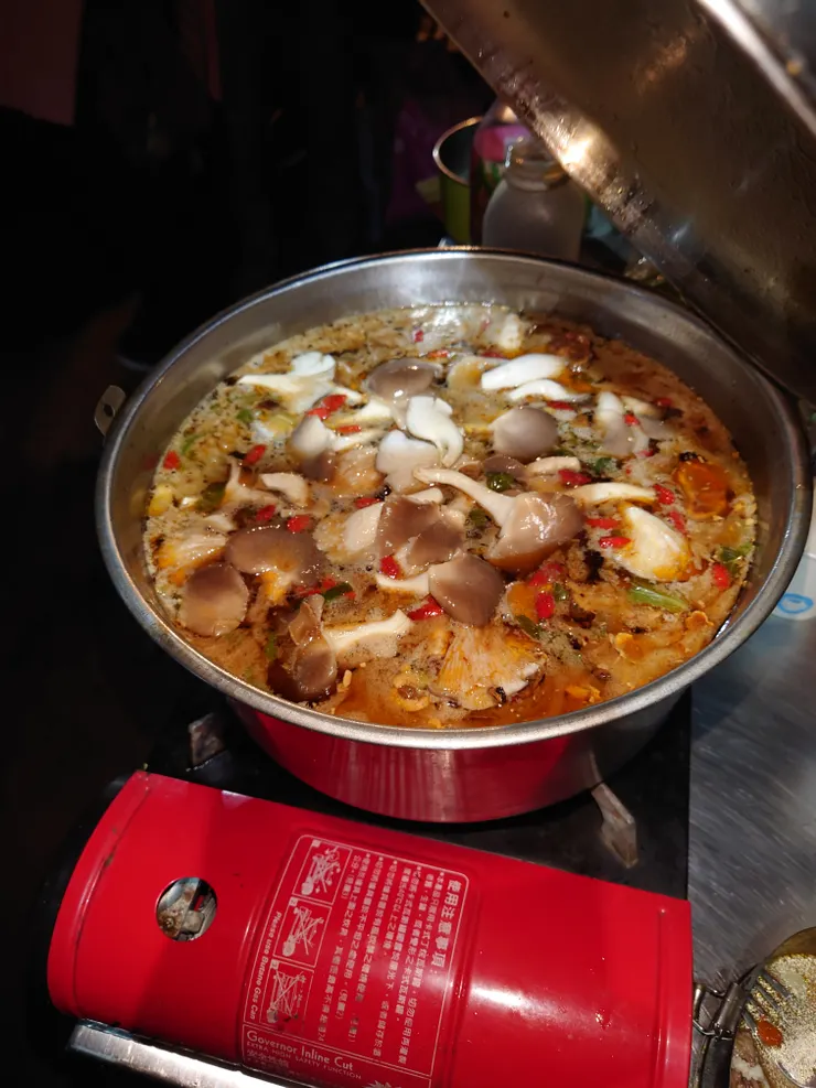 這鍋掌廚大叔不愛喝酒，因此沒倒酒酒