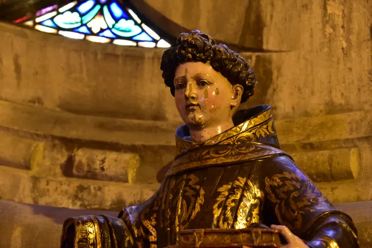 主教座堂內放置了許多神像或文物