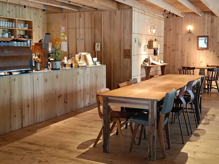 工作台及長桌座位