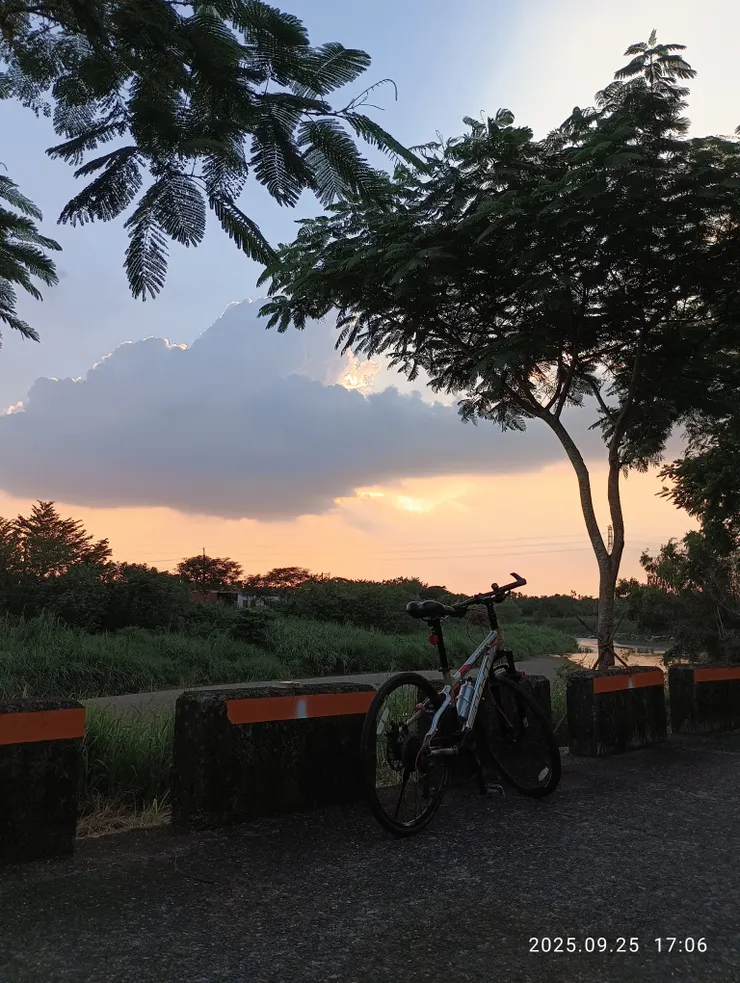 人未歸單騎淚滿