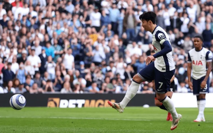 孫興慜射入十二碼球助熱刺追和2:2