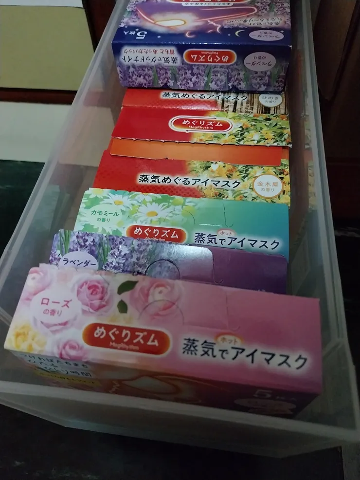 不知不覺收集了這麼多！這是我買的花王蒸氣眼罩收藏，各種味道實測完還是會忍不住一直回購XD