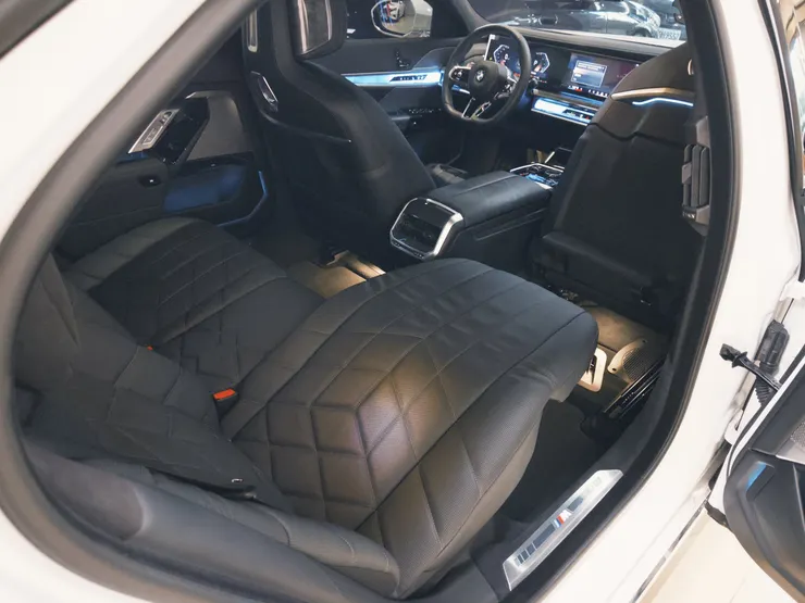 BMW G70 740i M-Sport外匯車內裝