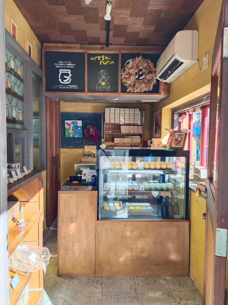店內很小