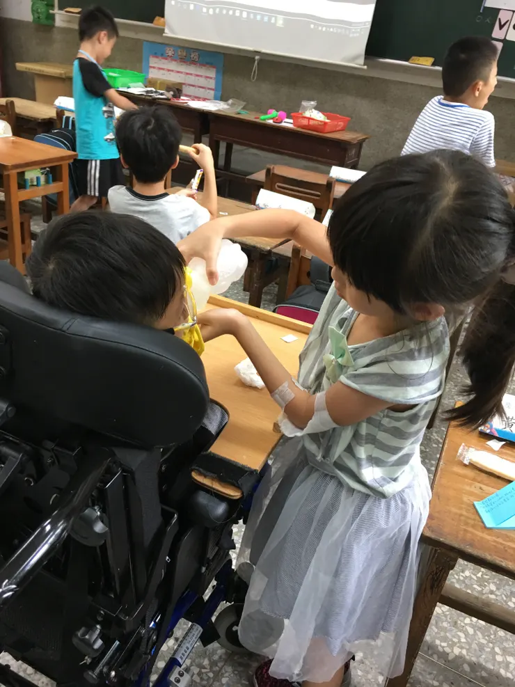 成為哥哥前，好幸運遇上這麼棒的女孩，超級會照顧子祐這樣的孩子。