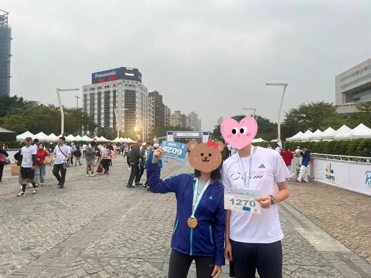 剛開始起跑時還黑壓壓的，跑完已經早上了