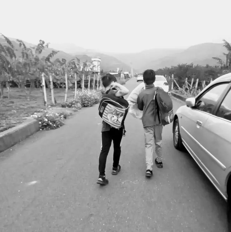 孩子的每一天的背影，就是生命美好的存在