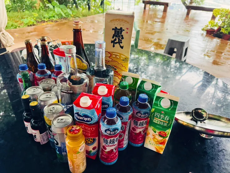 酒水任你喝，不怕你不夠喝，伏特加是內褲拿來調酒的基底