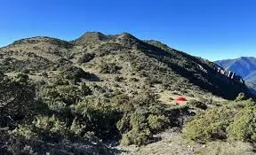 到山頂才知道原來走過了多少路，堅持了多久