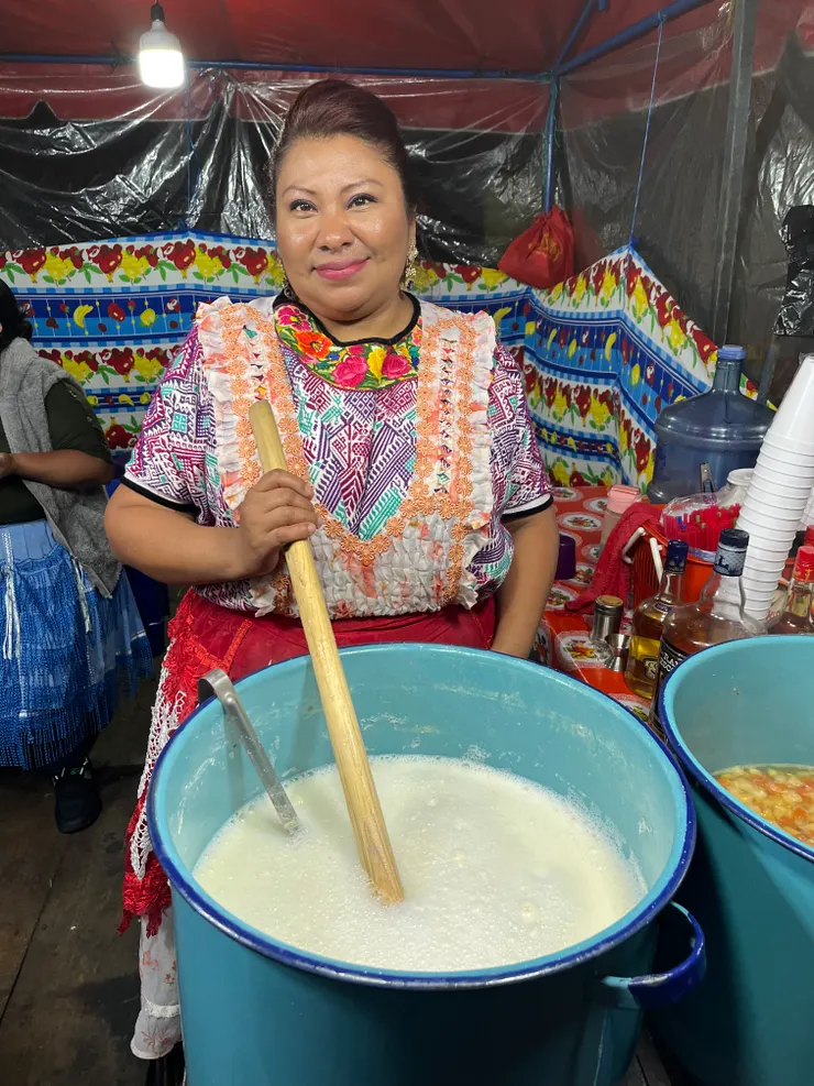 Ponche de leche，字面翻譯是牛奶拳，用糖、蛋、香草、肉豆蔻跟蘭姆酒煮的一大鍋牛奶，但離開Xela後就沒有看過(註：後來查了發現ponche在西文多指水果茶，原來誤會了，但當時為什麼會覺得ponche是拳頭的意思呢.......？
