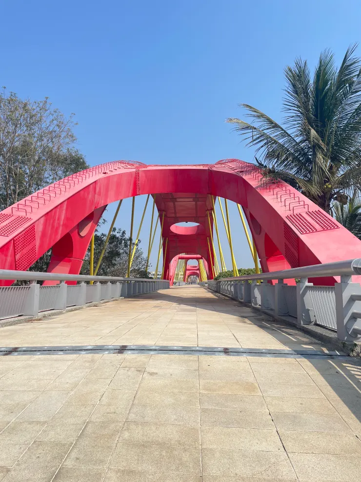 終於！抵達橋梁！對面就是北港了！