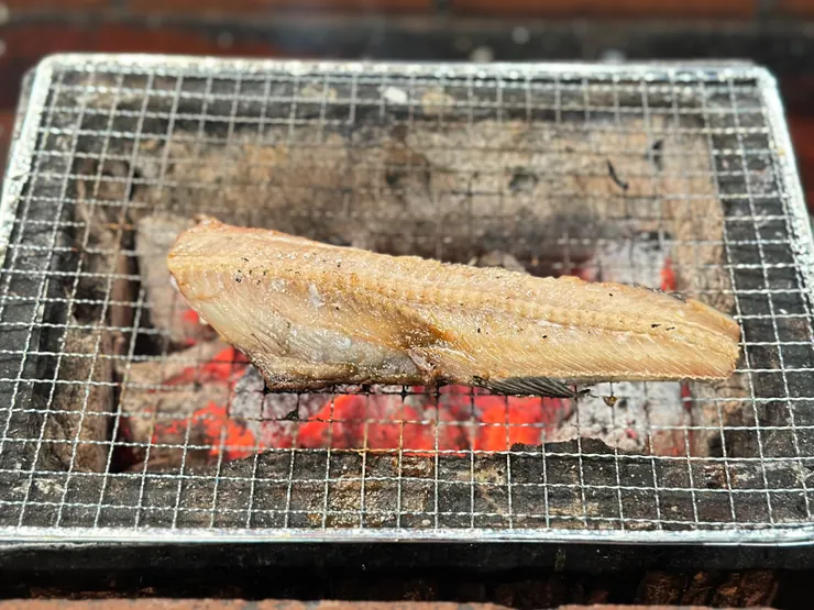 しまほっけ,中文好像叫真花魚,奇怪的是官網日文版以外都語言都有推薦…肥大肉厚骨也不算很多,燒烤後來吃很是滿足。