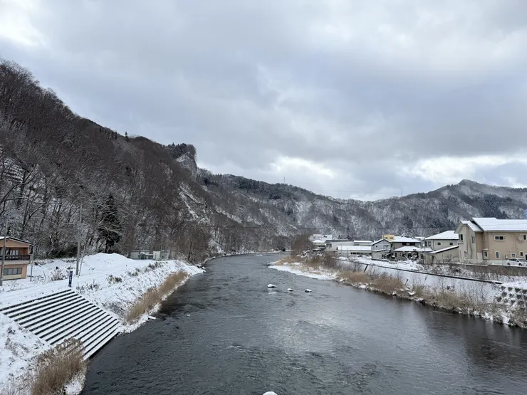 封面：二戶市區。真就JR駅出來走一段就有這種美景。