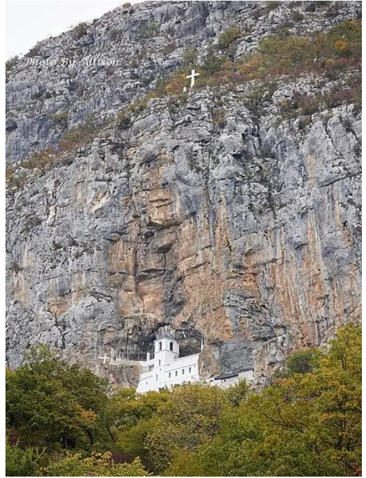 由山腳下，仰望修道院的樣子，本張照片引用  Allison 的網路分享