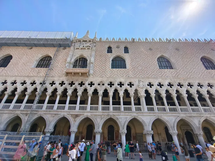 維修中的總督宮