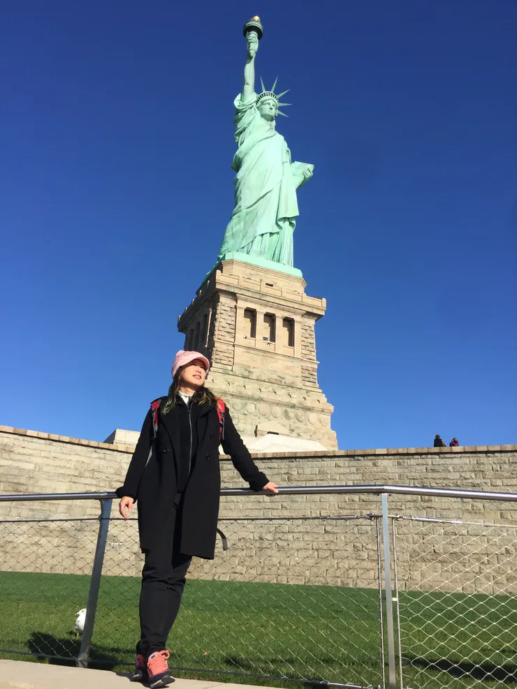 和自由女神像同框囉！