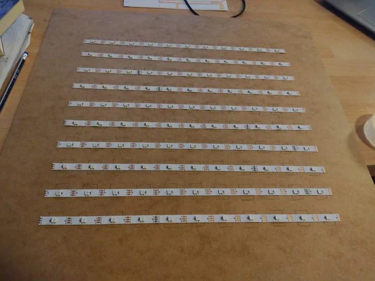 貼上10排，每排11個的LED燈條(你要買一捲自己用剪刀剪)
