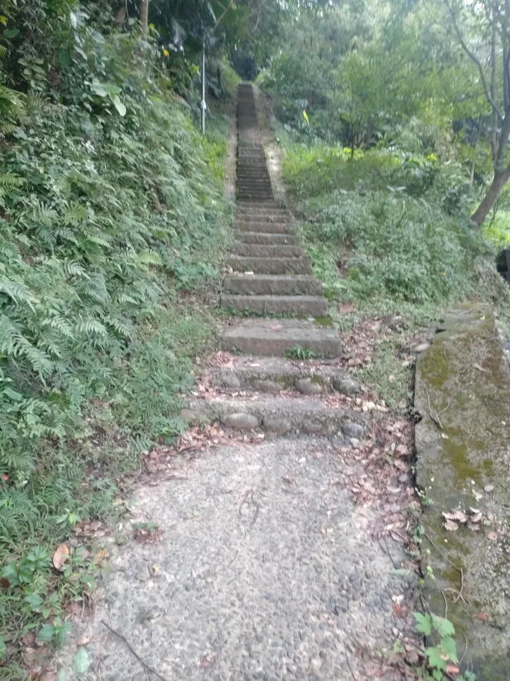 通往拱北殿的石階