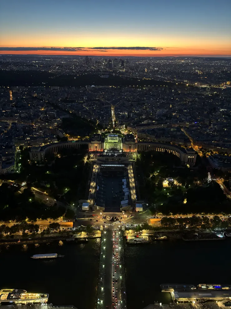 艾菲爾鐵塔頂樓視角