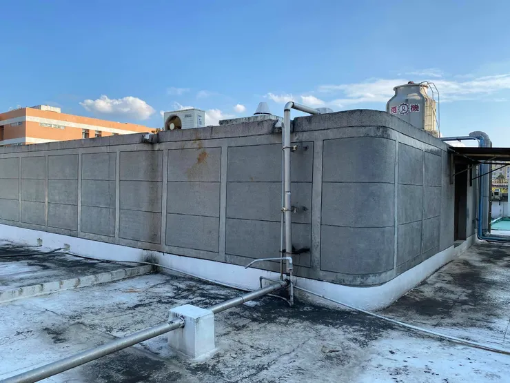 頂樓獨立空間，充滿後現代未來感