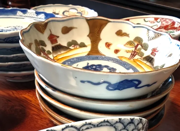 青花+五彩+金彩金襴手是伊萬里燒的幾種核心風格