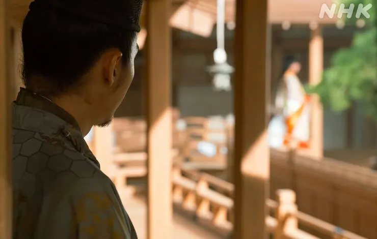 只敢在角落偷瞄女兒的老父親道長