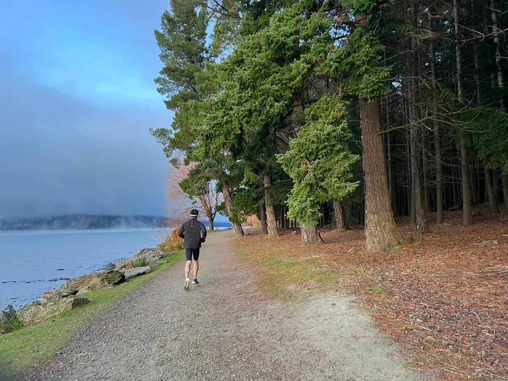 這裡公共建設(柏油、人行道)品質不怎麼樣，但天然路面都維持很好，可跑性相當高 (Photo by: 10)