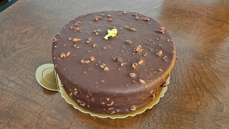 高雄漢來大飯店送給生日壽星的巧克力蛋糕!我和老爸火速吃光!